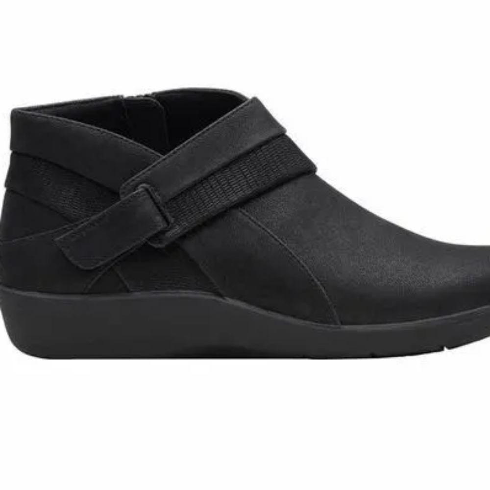 Clarks Cloudsteppers Ankle Booties